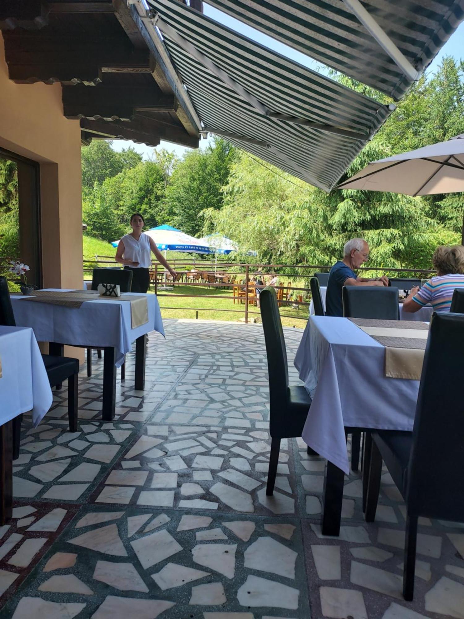 Pensiunea La Taverna Trăisteni Exterior foto