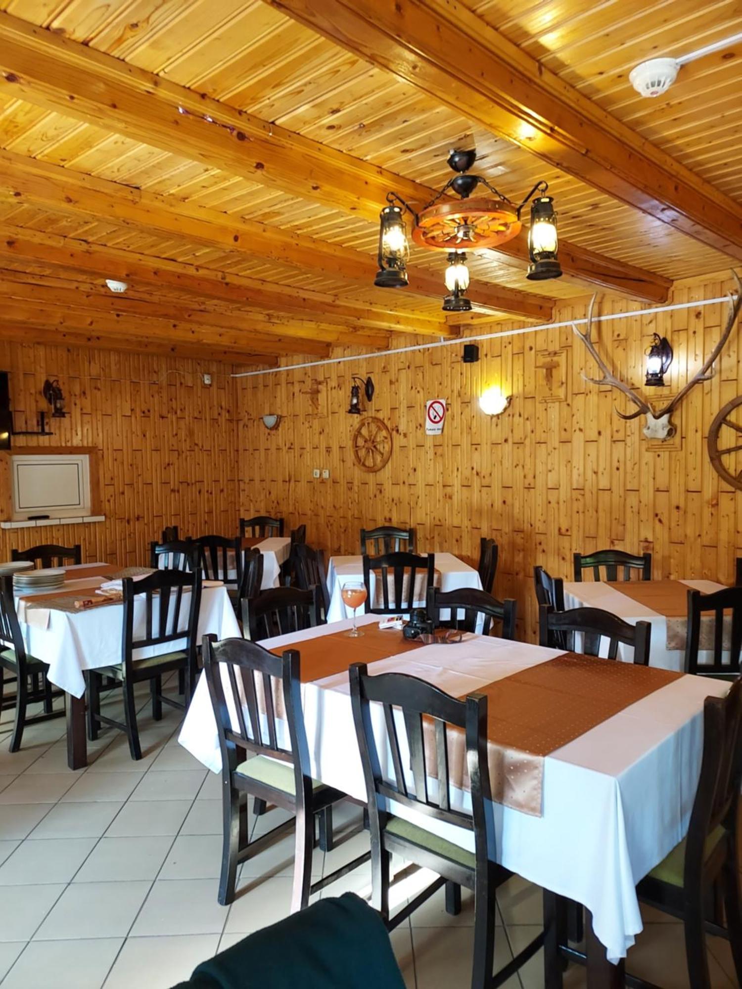 Pensiunea La Taverna Trăisteni Exterior foto