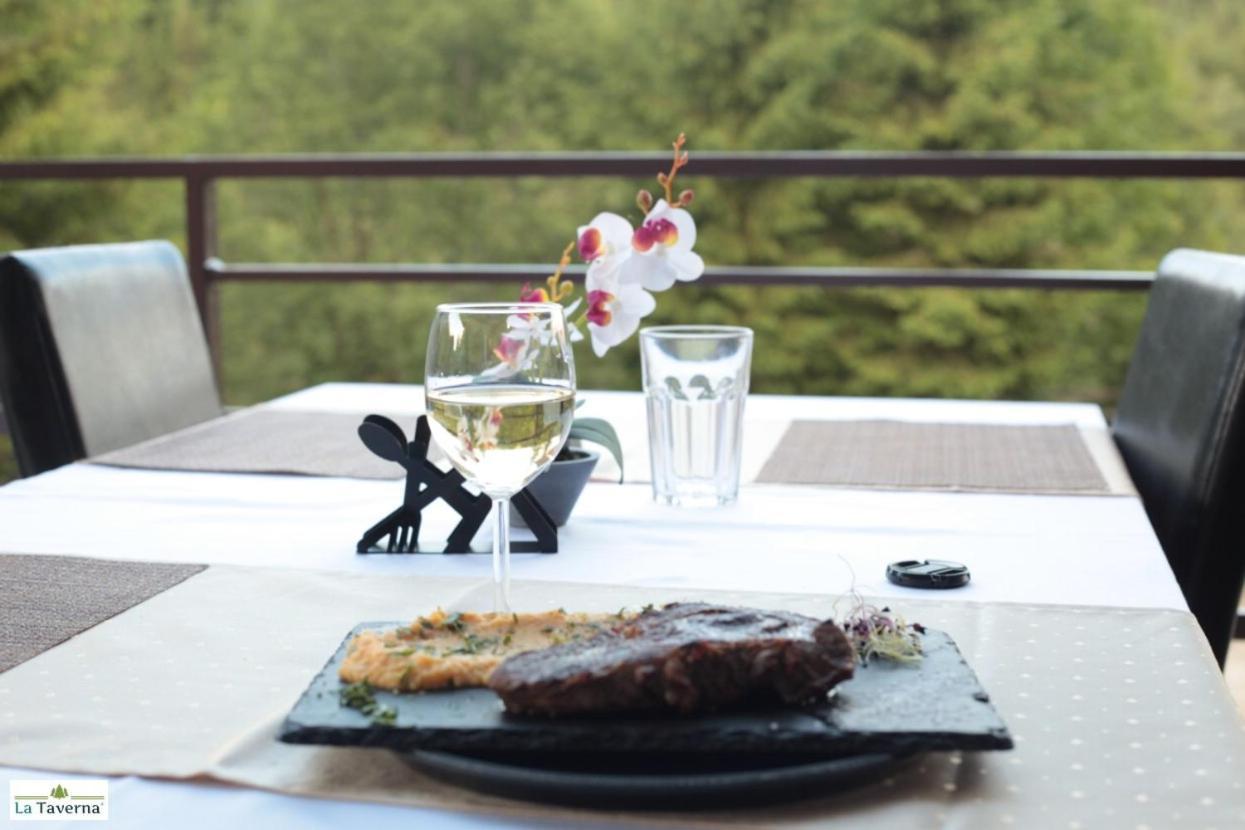 Pensiunea La Taverna Trăisteni Exterior foto