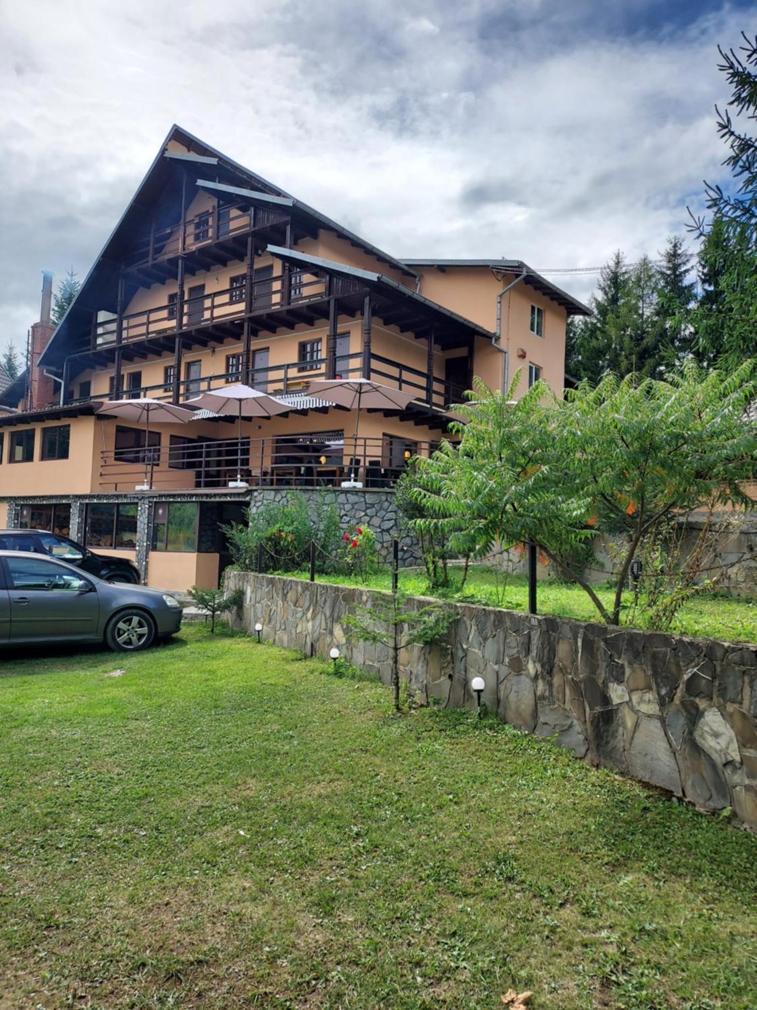 Pensiunea La Taverna Trăisteni Exterior foto