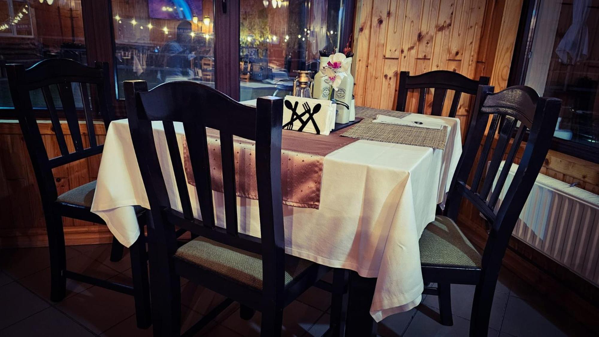 Pensiunea La Taverna Trăisteni Exterior foto