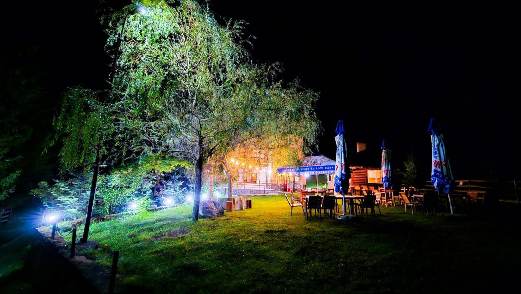 Pensiunea La Taverna Trăisteni Exterior foto